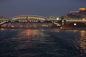 rechnaya-progulka-s-prosmotrom-salyuta-pobedy-9-maya-ot-prichala-patriarshiy-most-04