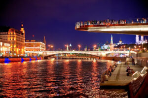 rechnaya-progulka-s-prosmotrom-salyuta-v-den-rossii-12-iyunya-ot-parka-zaryade-02