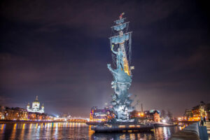 rechnaya-progulka-s-prosmotrom-salyuta-v-den-rossii-12-iyunya-ot-parka-zaryade-03