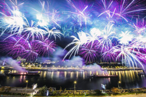 rechnaya-progulka-v-den-rossii-na-novom-teplokhode-moris-01