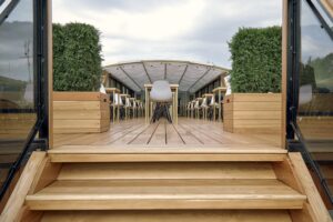 rechnaya-progulka-v-den-rossii-na-novom-teplokhode-moris-06