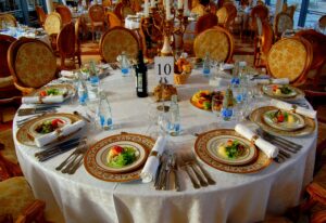 rechnaya-progulka-v-den-rossii-na-panoramnom-teplokhode-river-palas-i-prosmotrom-salyuta-12