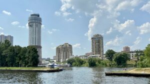 rechnaya-progulka-vykhodnogo-dnya-po-klyazminskomu-vodokhranilischu-07