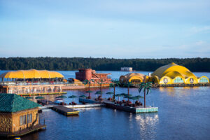 rechnaya-progulka-vykhodnogo-dnya-v-bukhtu-radosti-02