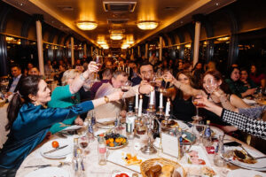 sborniy-novogodniy-korporativ-na-teplokhode-river-palas-09