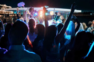 sborniy-red-white-korporativ-na-teplokhode-river-palas-10