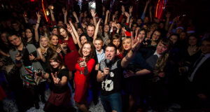 sborniy-red-white-korporativ-na-teplokhode-river-palas-11