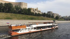 semeyniy-utrenniy-kruiz-zavtrak-picca-tur-03