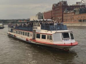 semeyniy-utrenniy-kruiz-zavtrak-picca-tur-06