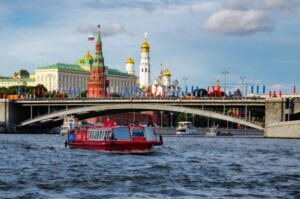 serdtse-stolitsy-rechnaya-progulka-vokrug-zolotogo-ostrova-03