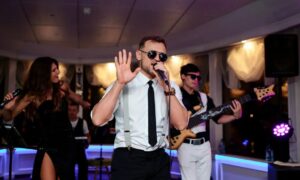 sovmestniy-novogodniy-korporativ-na-teplokhode-loft-boat-05