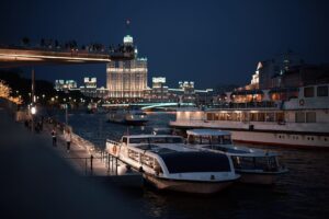 teplokhodno-peshekhodnaya-ekskursiya-misticheskaya-moskva-po-osnovnym-dostoprimechatelnostyam-goroda-01