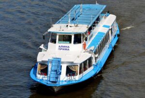 tri-parka-na-vybor-utrenniy-kruiz-ot-kolomenskoy-prichal-klenoviy-bulvar-02