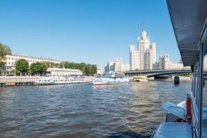 utrenniy-semeyniy-kruiz-iz-pechatnikov-do-hrama-hrista-spasitelya-02