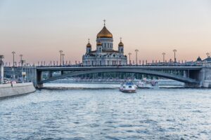 utrenniy-semeyniy-kruiz-iz-pechatnikov-do-hrama-hrista-spasitelya-03