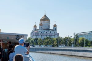 utrenniy-semeyniy-kruiz-iz-pechatnikov-do-hrama-hrista-spasitelya-04