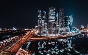 vecherniy-kruiz-po-tsentru-moskvy-na-teplokhode-restorane-01