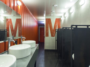 vypusknoy-2020-na-komfortabelnom-teplokhode-loft-boat-pod-klyuch-13