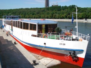 vypusknoy-2020-na-teplokhode-v-moskve-tarif-na-vse-100-04