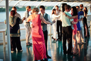 vypusknoy-2020-na-teplokhode-v-moskve-tarif-optimalniy-03