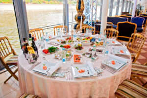 vypusknoy-na-panoramnoy-vip-yakhte-river-palas-04