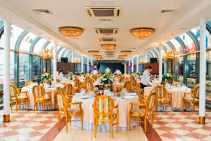 vypusknoy-na-panoramnoy-vip-yakhte-river-palas-05