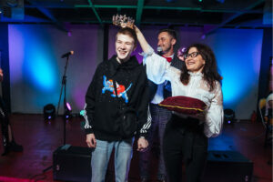 vypusknoy-na-panoramnoy-vip-yakhte-river-palas-11