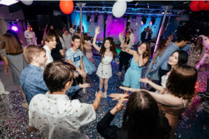 vypusknoy-na-panoramnoy-vip-yakhte-river-palas-14