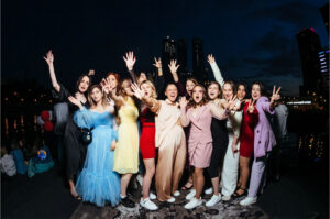 vypusknoy-na-panoramnoy-vip-yakhte-river-palas-16