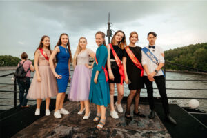 vypusknoy-na-panoramnoy-vip-yakhte-river-palas-17