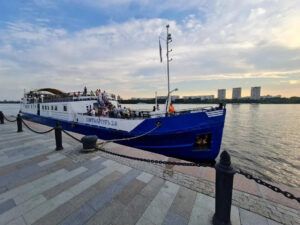 vypusknoy-na-teplokhode-port-artur-ot-severnogo-rechnogo-vokzala-02