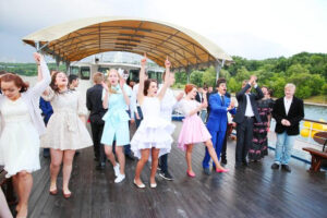 vypusknoy-na-teplokhode-port-artur-ot-severnogo-rechnogo-vokzala-03