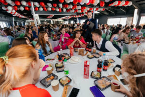 vypusknoy-vecher-na-samom-bolshom-i-stilnom-teplokhode-parikhod-loft-boat-rio-1-02