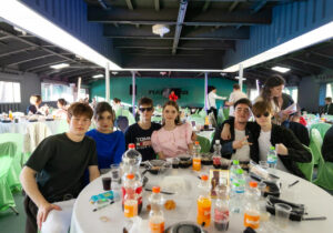 vypusknoy-vecher-na-samom-bolshom-i-stilnom-teplokhode-parikhod-loft-boat-rio-1-11