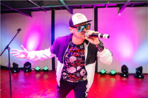 vypusknoy-vecher-na-samom-bolshom-i-stilnom-teplokhode-parikhod-loft-boat-rio-1-13