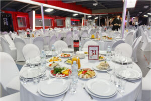 vypusknoy-vecher-na-samom-bolshom-i-stilnom-teplokhode-parikhod-loft-boat-rio-1-18