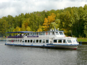 zolotoy-marshrut-rechnaya-progulka-na-teplokhode-aleksiya-01