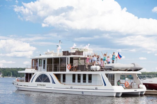 Яхта Отрада