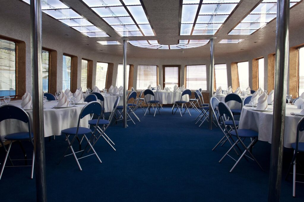 saloon-2